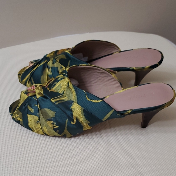 Shoes - Picture 5 of 12